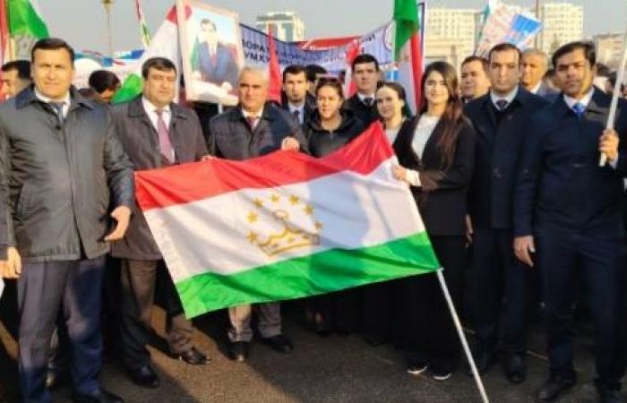 Иштироки роҳбарият ва кормандони Кумитаи забон ва истилоҳоти назди Ҳукумати Ҷумҳурии Тоҷикистон ва Муассисаи давлатии «Маркази миллии тарҷума»-и назди Кумита дар роҳпаймоии идона бахшида ба Рӯзи Парчами давлатӣ image 4